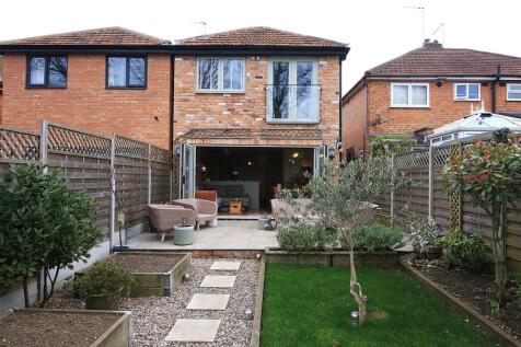 2 bedroom semi-detached house for sale