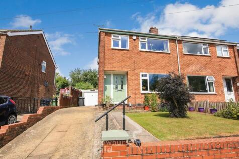 3 bedroom semi-detached house for sale