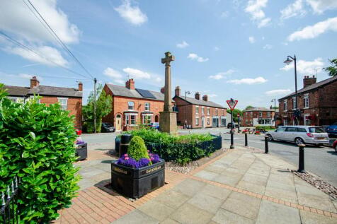 London Road, Davenham, Northwich, CW9 3 bed end of terrace house for sale
