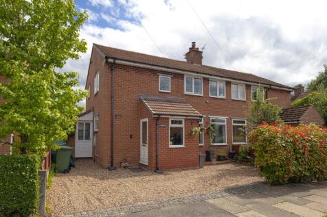 3 bedroom semi-detached house for sale