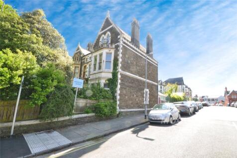 5 bedroom terraced house for sale