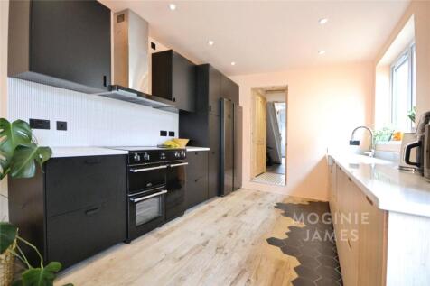 4 bedroom terraced house for sale