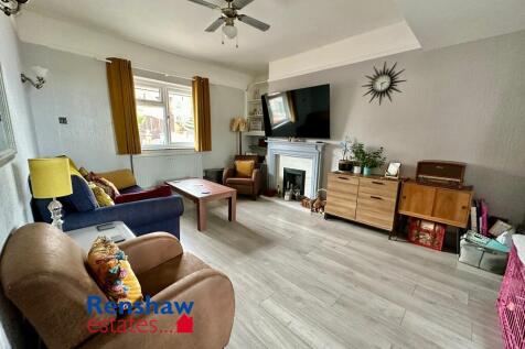 Greenwood Avenue, Ilkeston, Derbyshire 3 bed semi
