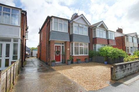 Wellington Road, Mablethorpe LN12 3 bed semi