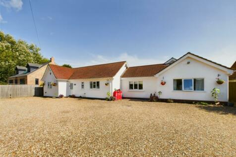 4 bedroom detached bungalow for sale