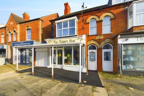 5 bedroom semi-detached house for sale