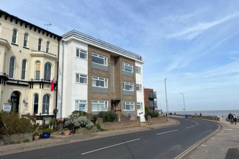 The Parade, WALTON ON THE NAZE, CO14 2 bed ground floor flat for sale