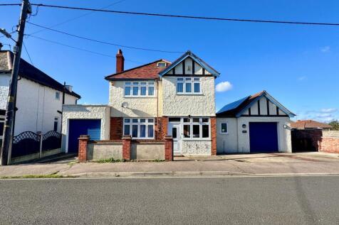 Woodberry Way, Walton on the Naze, CO14 4 bed detached house for sale