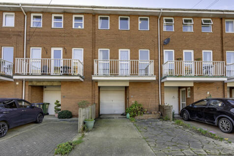 Stanley Road, Suffolk IP11 3 bed townhouse for sale