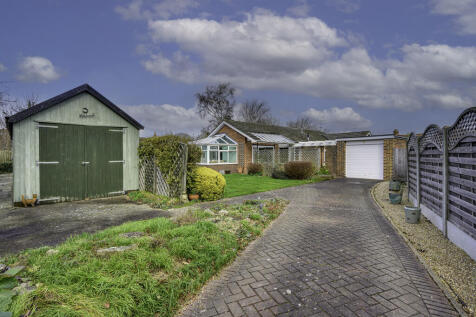 Manor Road, Felixstowe IP11 3 bed detached bungalow for sale