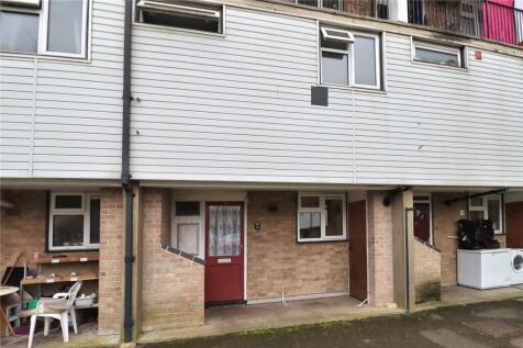 Cobbetts Close, Surrey GU21 3 bed maisonette for sale