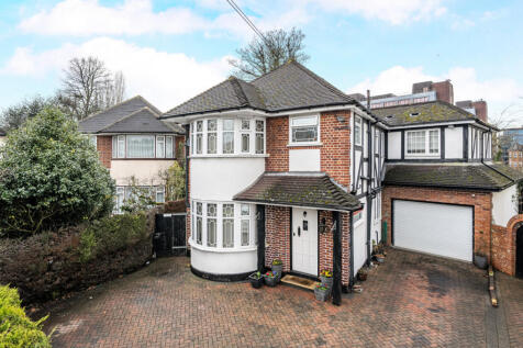 Oriental Close, Surrey GU22 5 bed detached house for sale