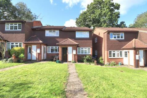 Ashley Court, Surrey GU21 1 bed maisonette for sale