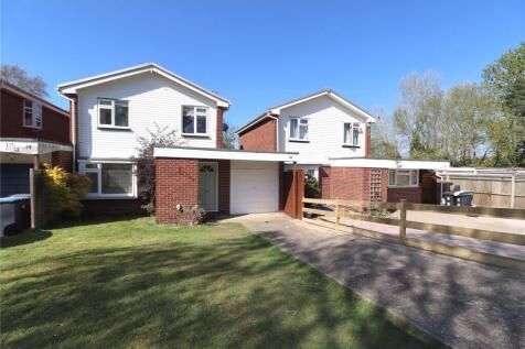 3 bedroom link detached house for sale
