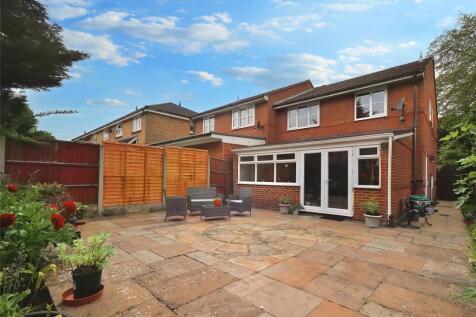 4 bedroom semi-detached house for sale