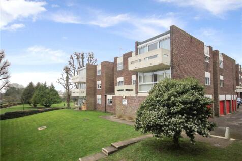 Park Drive, Surrey GU22 2 bed flat for sale