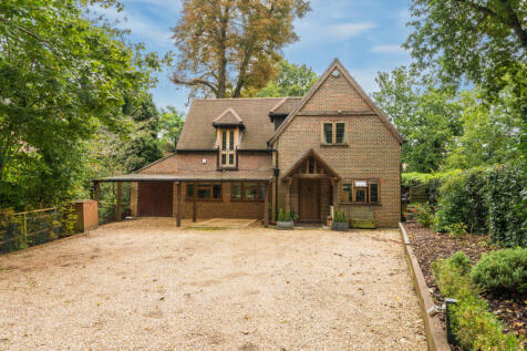 Langmans Lane, Woking GU21 5 bed detached house for sale