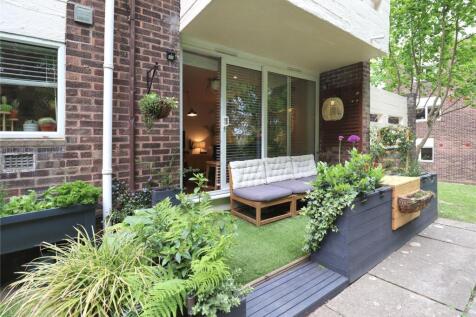 Park Drive, Surrey GU22 3 bed flat for sale