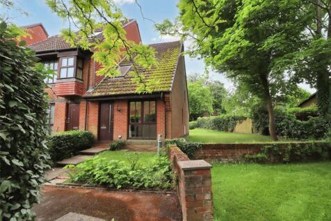 Badgers Close, Woking GU21 2 bed end of terrace house for sale
