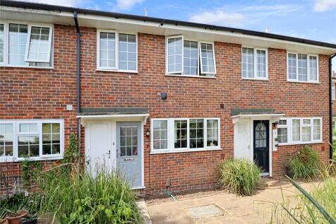 Midhope Gardens, Surrey GU22 3 bed terraced house for sale