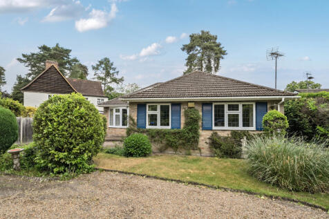 Ivy Lane, Surrey GU22 3 bed bungalow for sale