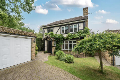Westfield Road, Surrey GU22 4 bed detached house for sale
