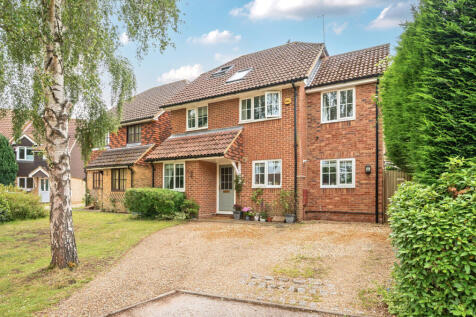Willow Bank, Surrey GU22 4 bed detached house for sale