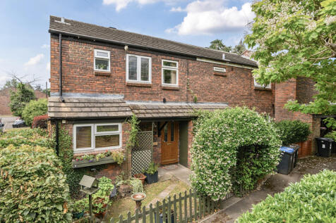 Langmans Way, Woking GU21 3 bed end of terrace house for sale