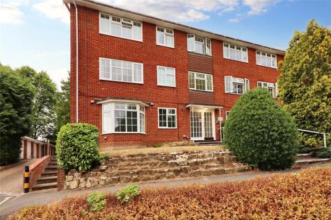 Brooklyn Court, Surrey GU22 2 bed flat for sale