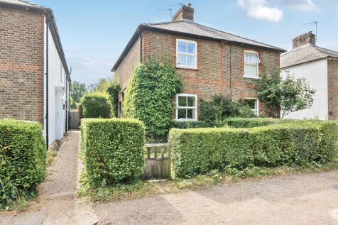 Rose Bank Cottages, Surrey GU22 2 bed semi