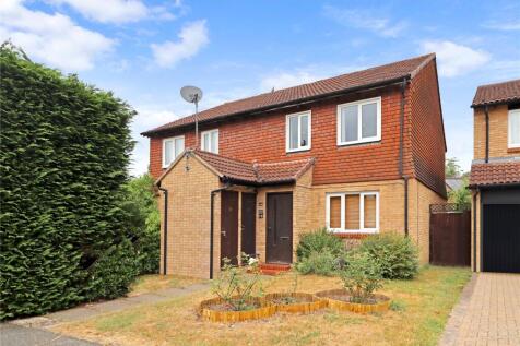 Torridon Close, Woking GU21 2 bed maisonette for sale
