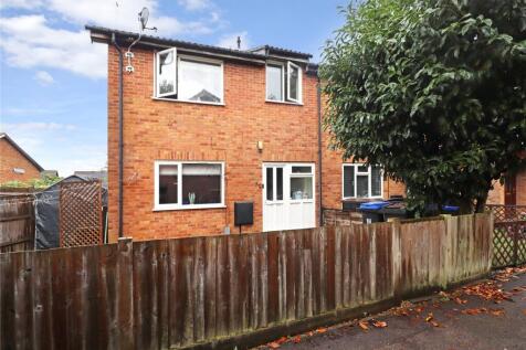 Newsham Road, Surrey GU21 2 bed end of terrace house for sale