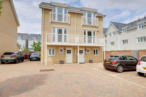 Massachusetts Place, Reading 4 bed semi