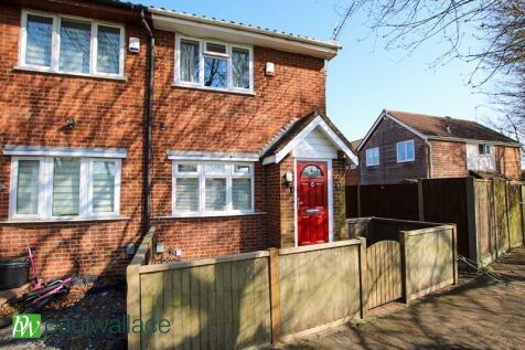 Bushbarns, West Cheshunt 2 bed end of terrace house for sale