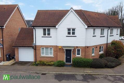 Aldermere Avenue, West Cheshunt 3 bed semi