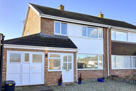 3 bedroom semi-detached house for sale