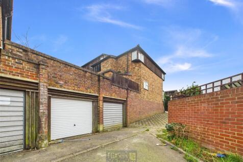1 bedroom maisonette for sale