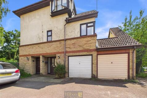 3 bedroom maisonette for sale
