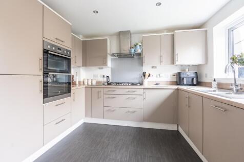 Crista Place, Carterton, Oxfordshire... 3 bed semi