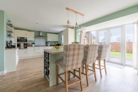 Blush Crescent, Carterton... 4 bed detached house for sale