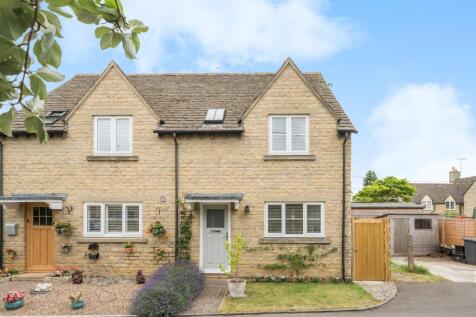 3 bedroom semi-detached house for sale