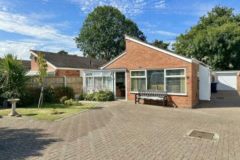 2 bedroom detached bungalow for sale