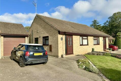 2 bedroom semi-detached bungalow for sale