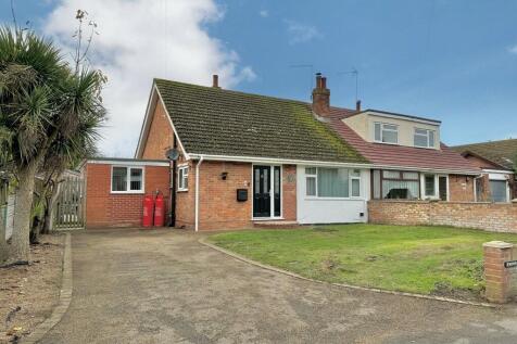 3 bedroom semi-detached bungalow for sale