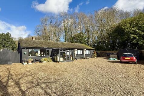 4 bedroom detached bungalow for sale