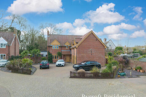4 bedroom detached house for sale