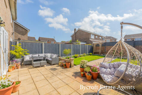 2 bedroom semi-detached house for sale
