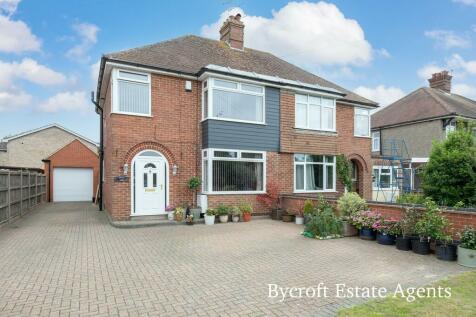 3 bedroom semi-detached house for sale