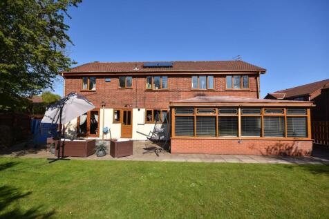 6 bedroom detached house for sale