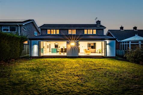 4 bedroom detached house for sale